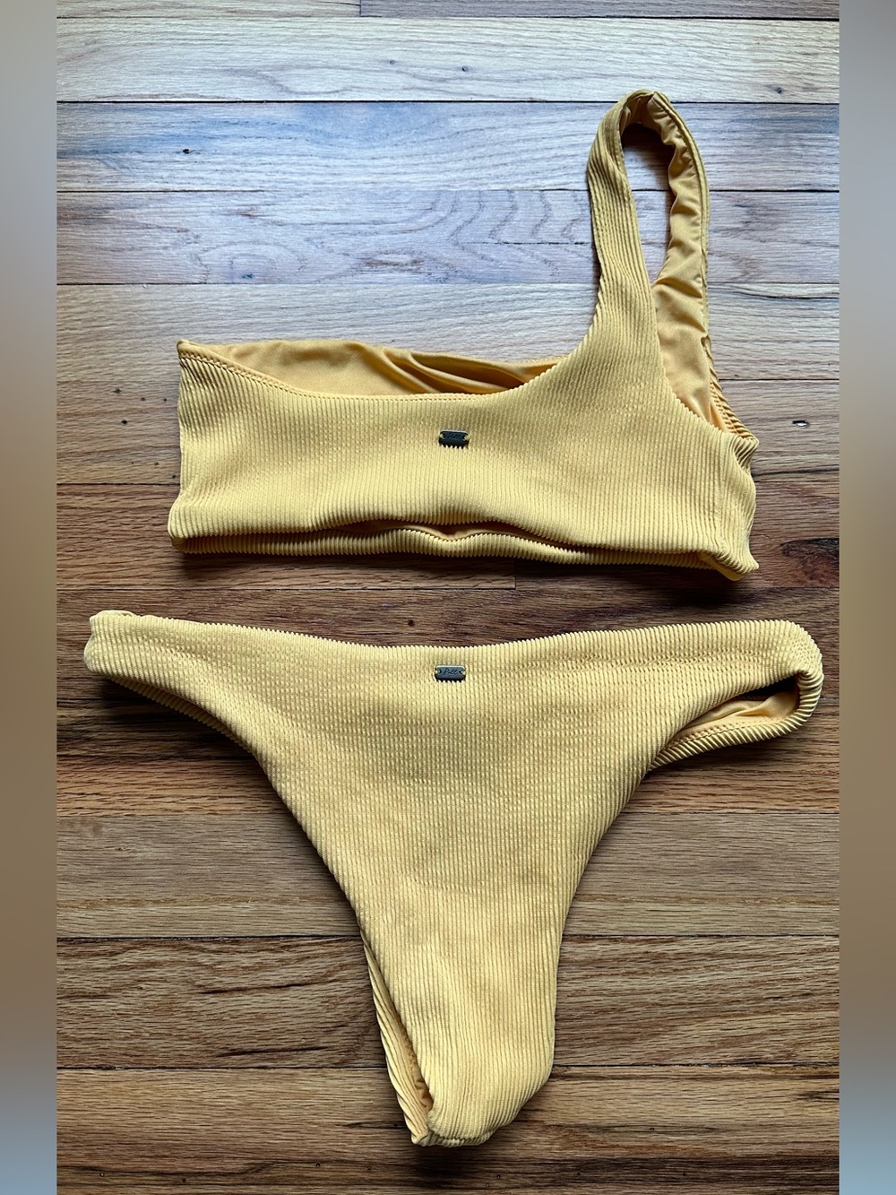 Pull & Bear Mustard Ribbed One Shoulder Bikini Set | Top M / Bottoms L